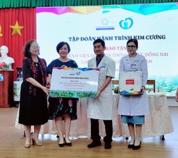 Trao tặng 5.000 thẻ Thư viện số 100 năm cho Bệnh viện Đa khoa Thống Nhất tỉnh Đồng Nai